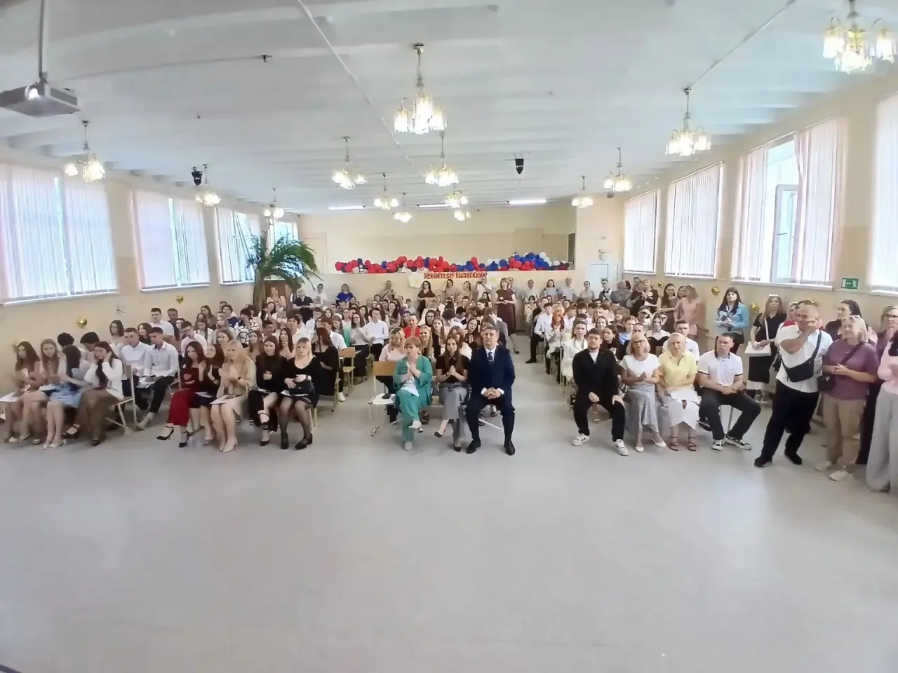 🎉Важная веха: вручение аттестатов 9‑м классам! 🎉

Сегодня в нашем лицее царила особая атмосфера — 