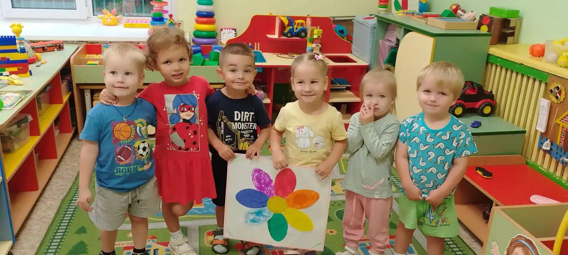 🎉 Волшебное путешествие в мир красок! 🎉

Сегодня в нашей группе раннего возраста случилось настоящ