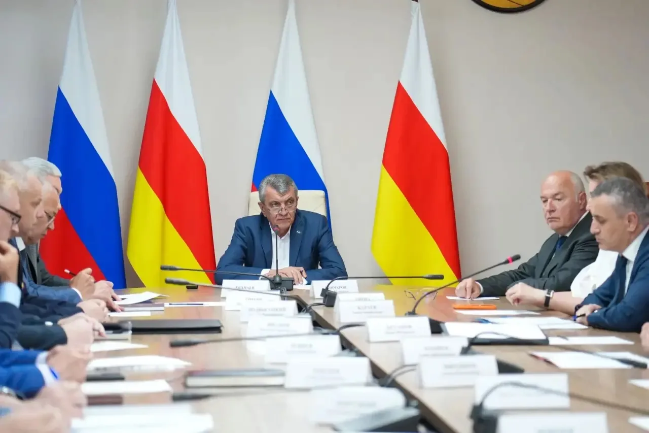 Провёл оперативное совещание по ситуации на топливном рынке. Запасы бензина и дизельног...