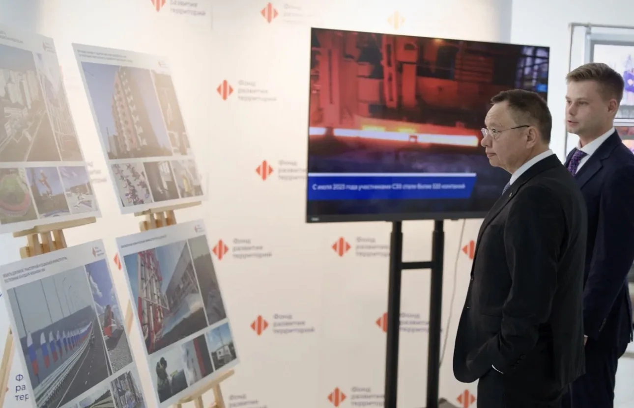 Глава Минстроя России Ирек Файзуллин ознакомился с фотовыставкой ППК «Фонд развития тер...
