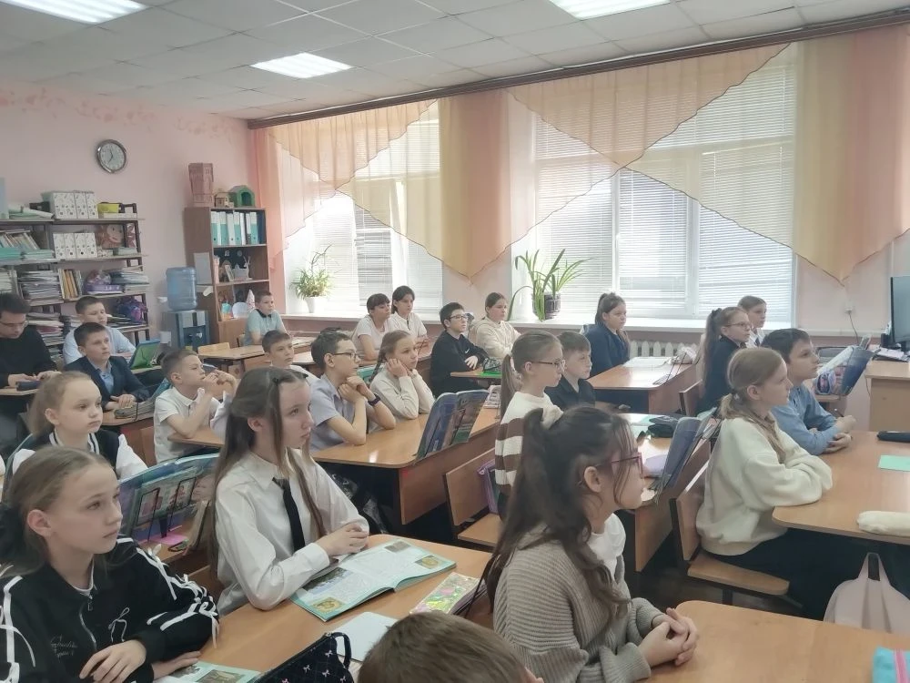 ✨Бузулук – земля героев! Сегодня наши "Звездочки" встретились с настоящим героем!✨  В рамках нашей з