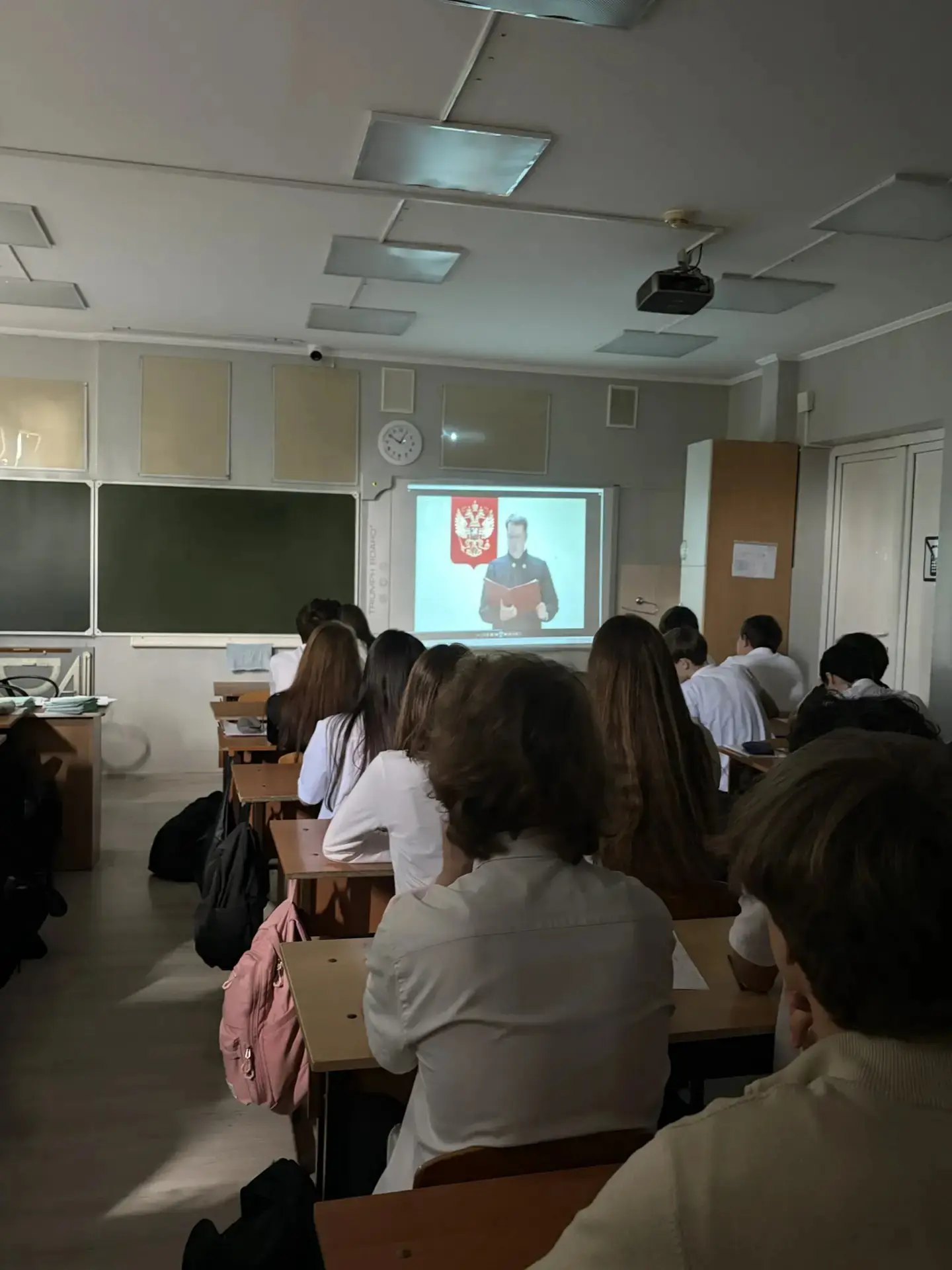 В МБОУ СОШ № 4 им. В.М. Евскина прошли профилактические беседы с подростками. Школьникам рассказали 