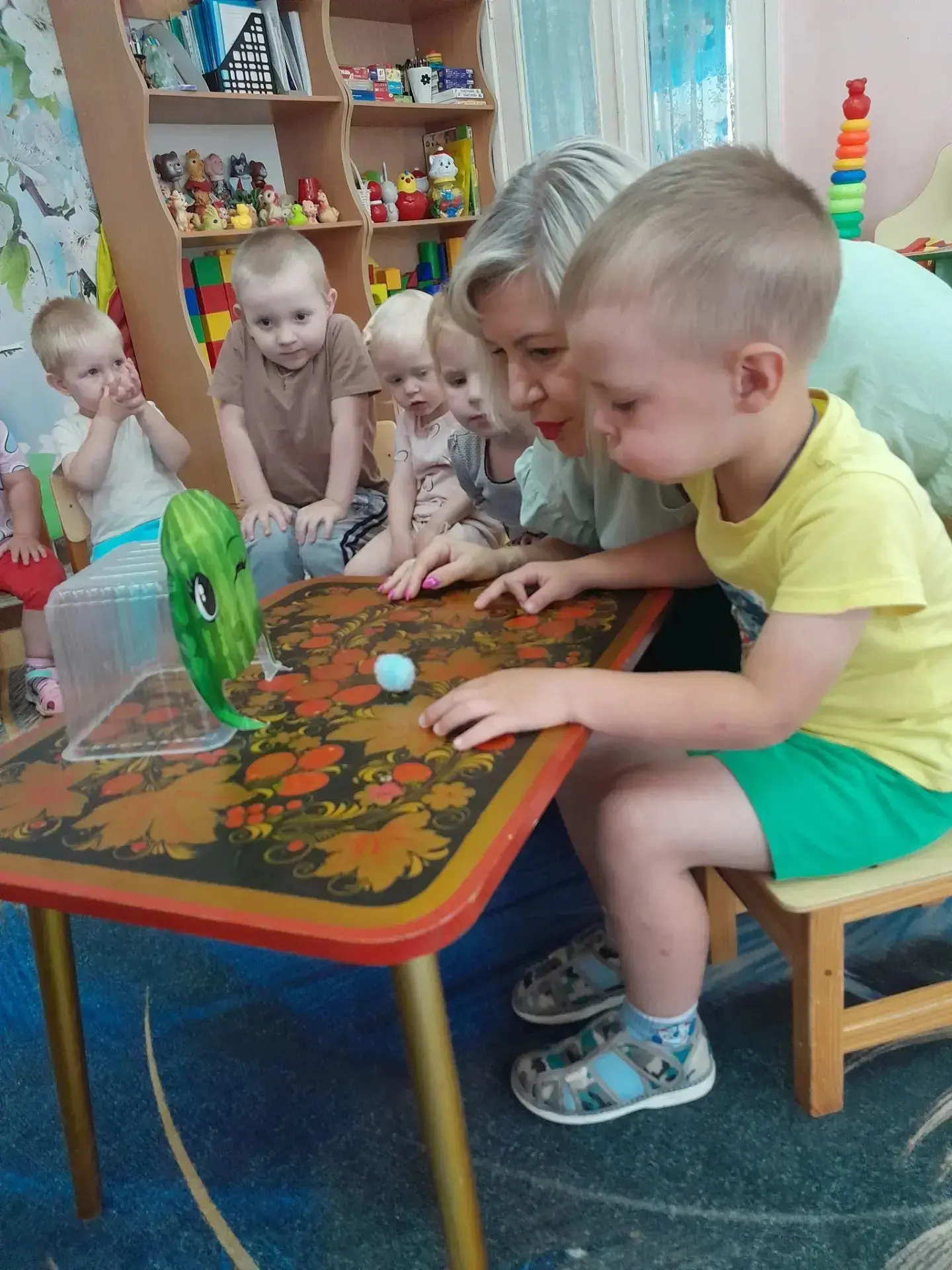 В первой младшей группе прошло увлекательное логоритмическое занятие: 👶дети с радостью двигались по