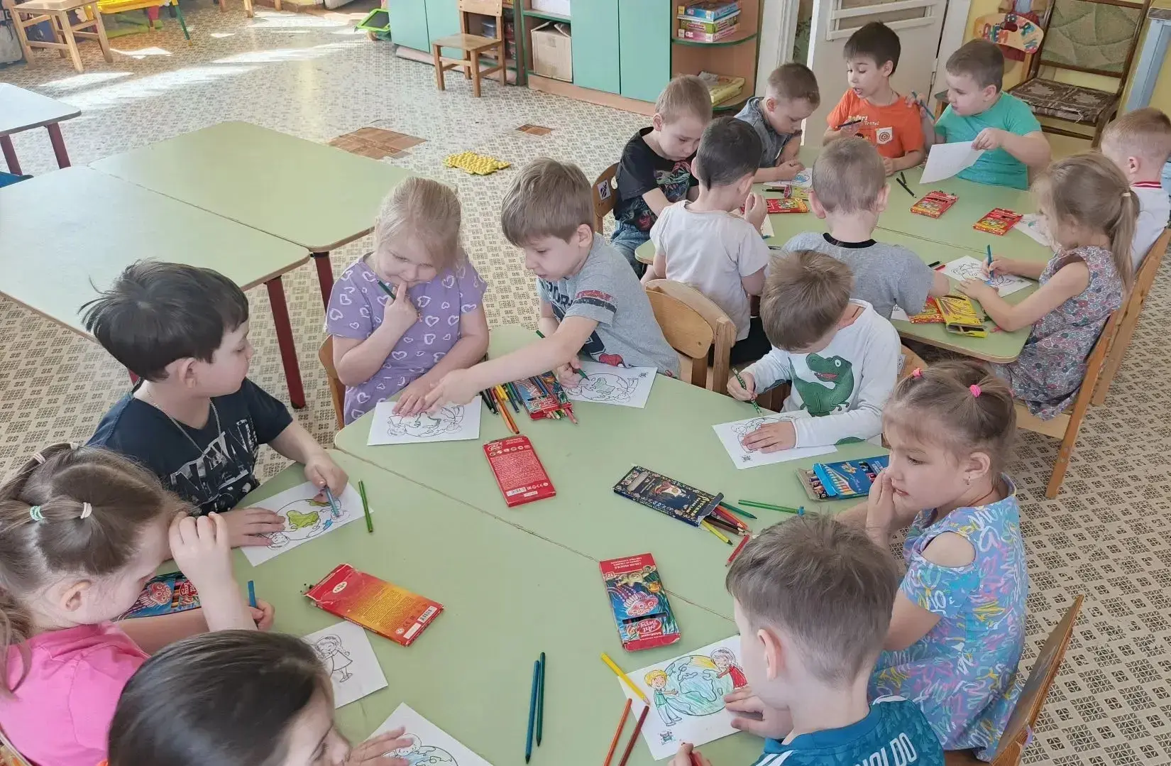🌍 День Земли в ЦРР - детский сад № 13  Сегодня мы провели беседу, посвящённую Дню Земли. Говорили о 