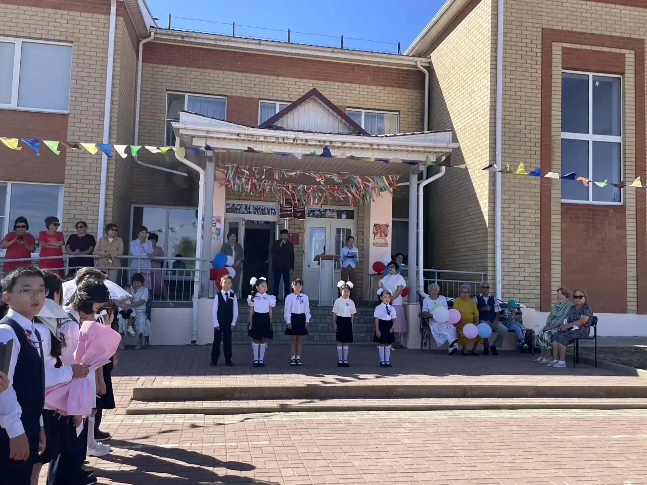 🔔 С новым учебным годом! 1 сентября в нашей школе прозвенел первый звонок.