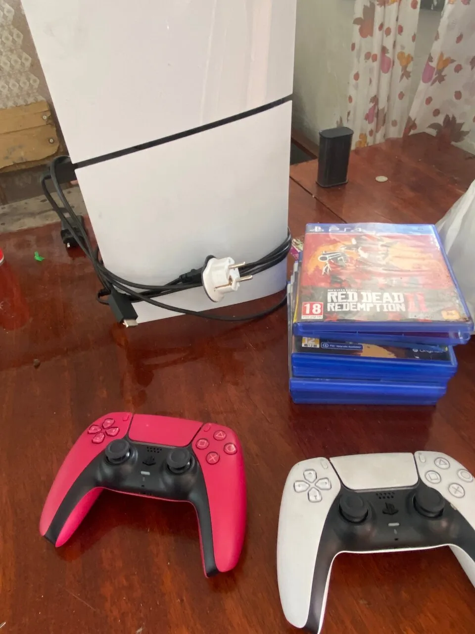 Продам Sony PlayStation 5 slim на 1 тб диски в комплекте пользовался 4 раза не больше состояние хоро