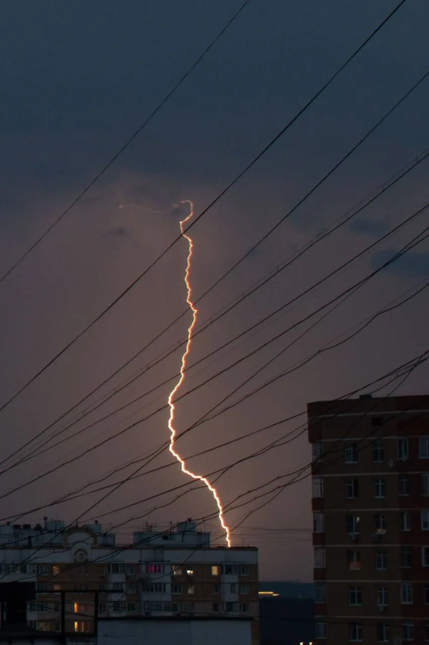 Мощь июньской грозы ⚡

📷: @Kinokrutt

Читай главный канал о Москве