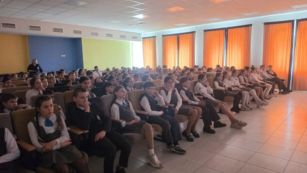 🎬Киноурок мужества: наши пятиклассники посмотрели фильм «Дело было в разведке»