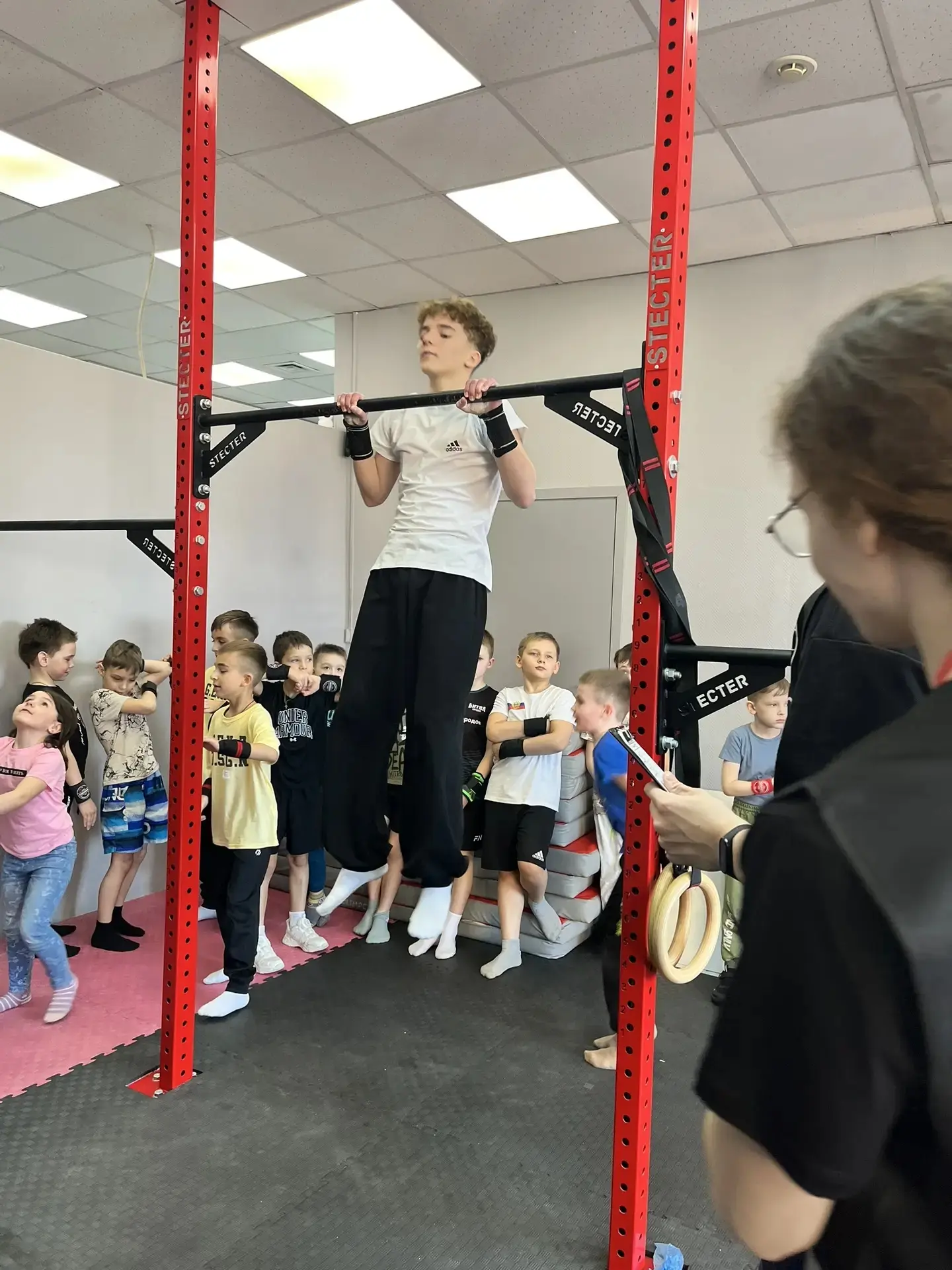 🏆 Гордимся нашим чемпионом! 🏆  Сегодня мы хотим рассказать вам об удивительном успехе ученика 6Б кла