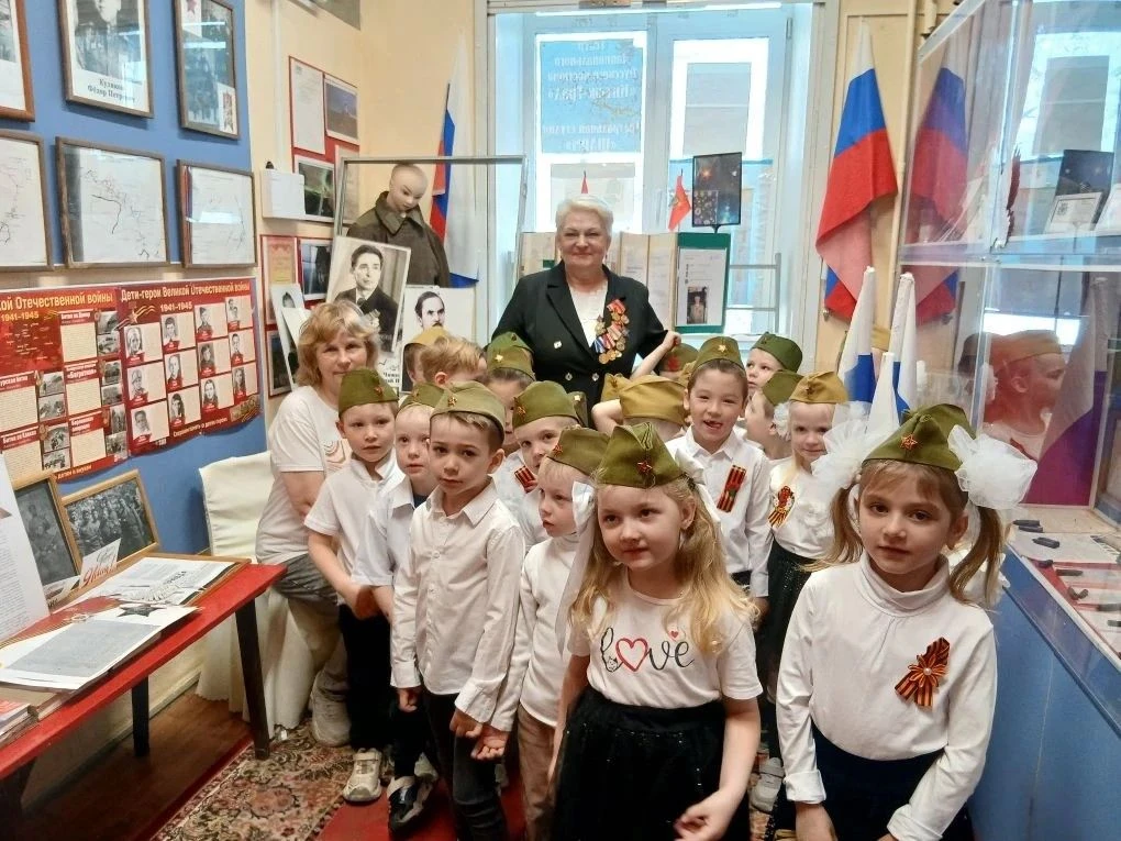 🇸🇮 7 мая в музее 🕊🇨🇳 патриотического воспитания детского клуба "Юный техник" прошла экскурсия д