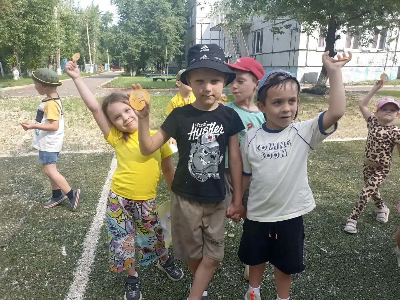 В уютном микрорайоне Лесовичок города 313 царила особая атмосфера. Друзья, которые здесь живут, реши