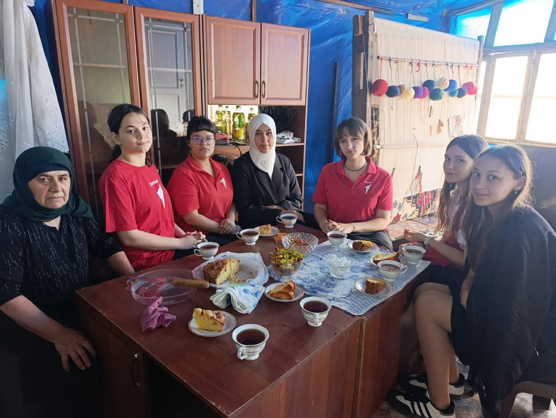 Активисты  СОШ 9 побывали в гостях у бабушки Периханум в преддверии Дня пожилого человека