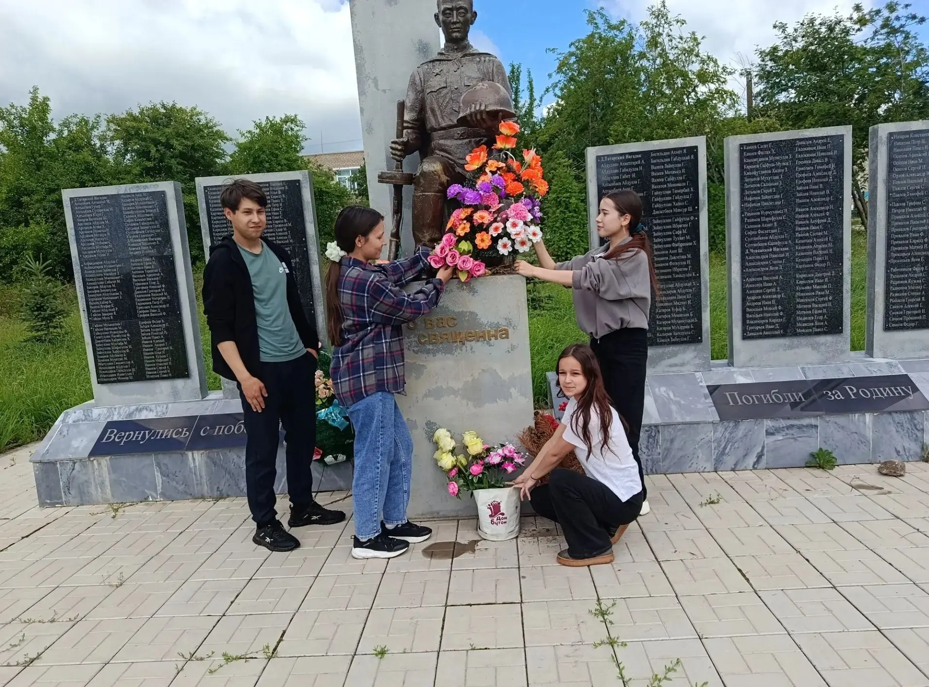 3 день лагеря ЛТО. День памяти и скорби ￼
Сегодня в нашем лагере прошёл День памяти и скорби — день,