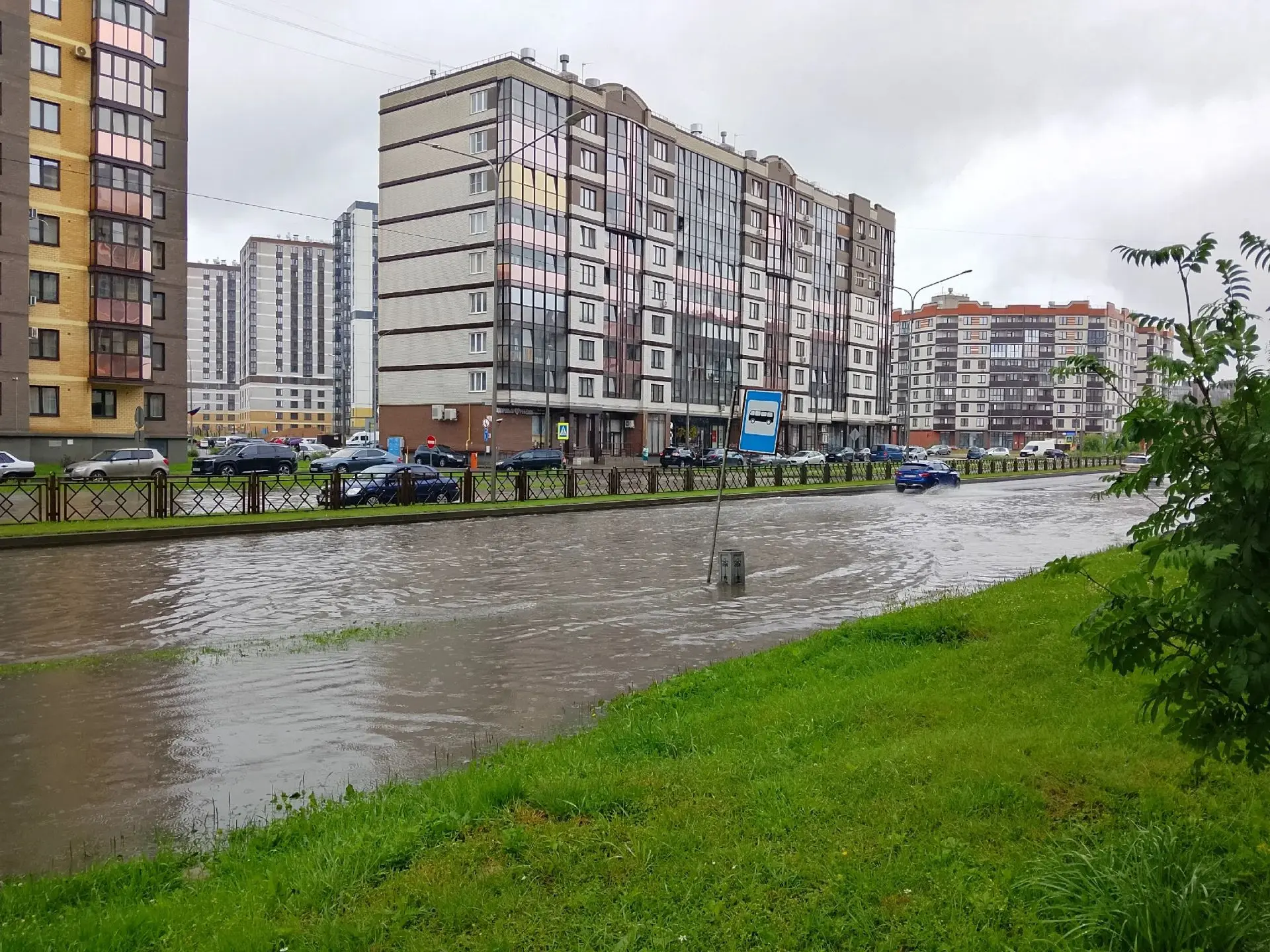 Балтийскую топит сегодня. Фото от читателя