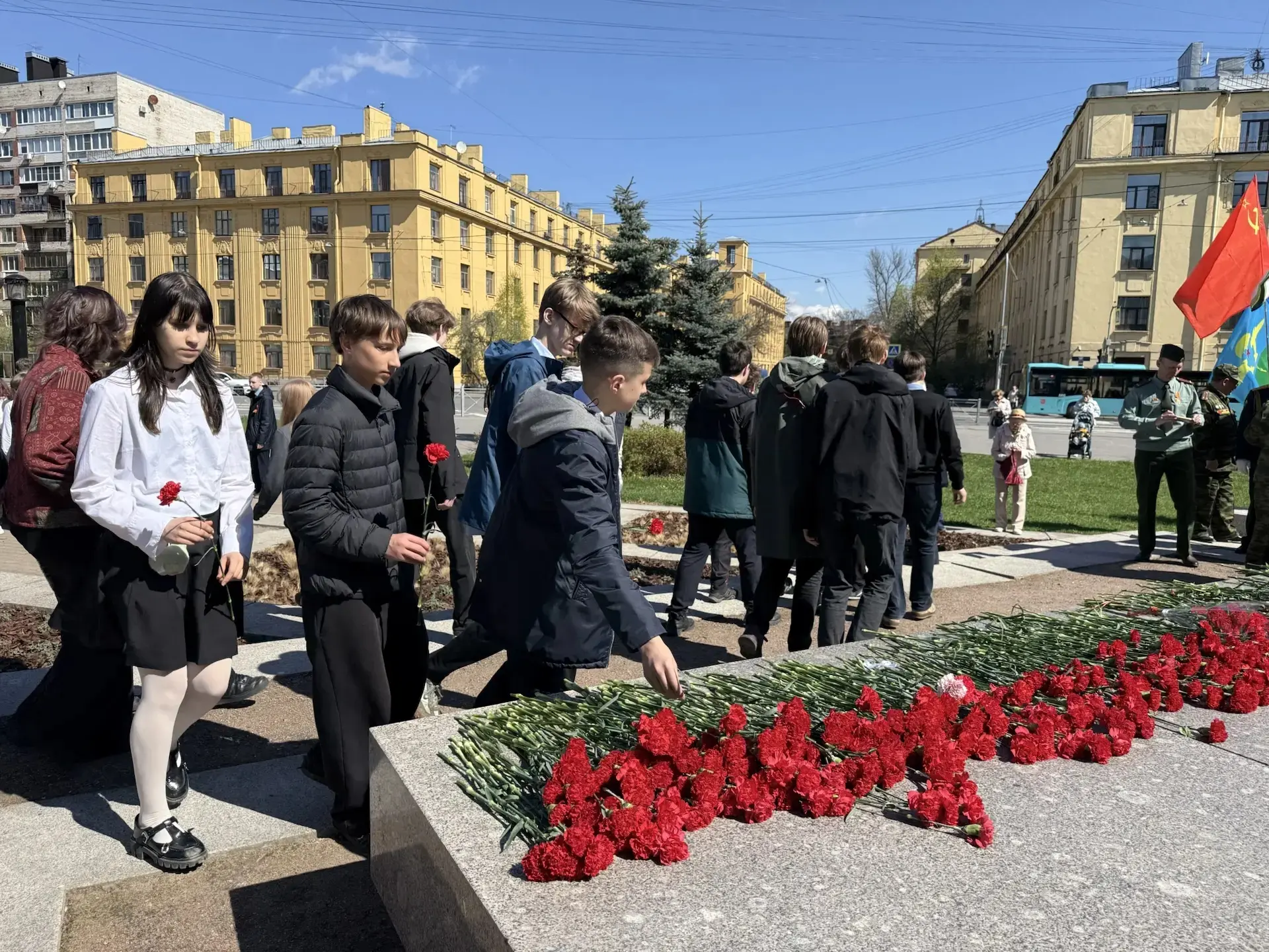 🇷🇺 В преддверии Дня Победы на площади Балтийских Юнг состоялась торжественная церемония памяти о юно