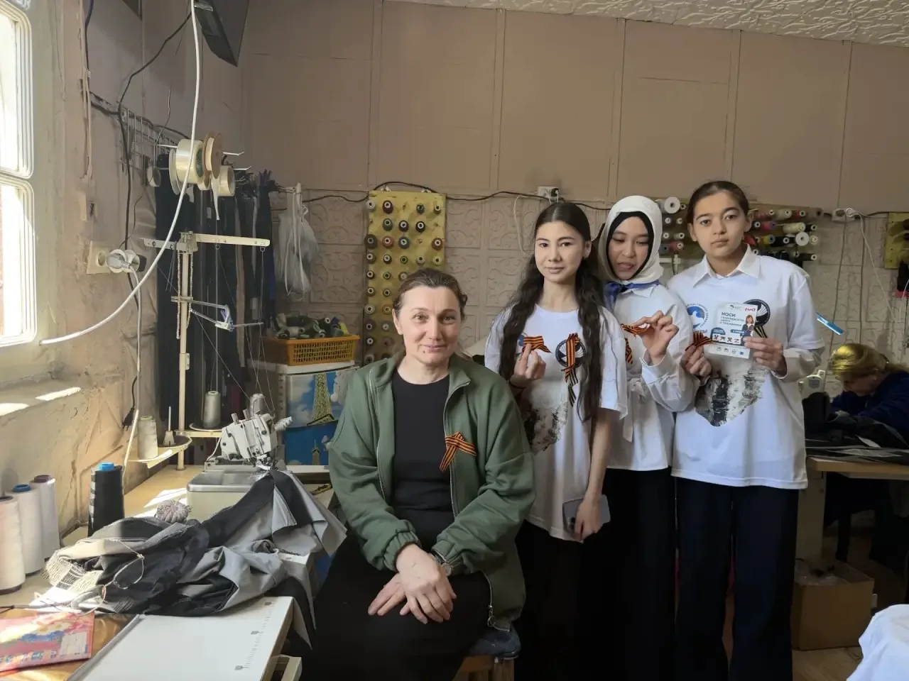 🇷🇺 В МБОУ «СОШ №21» имени Мутуева Залимхана Шамсутдиновича прошла патриотическая акция «Георгиевская