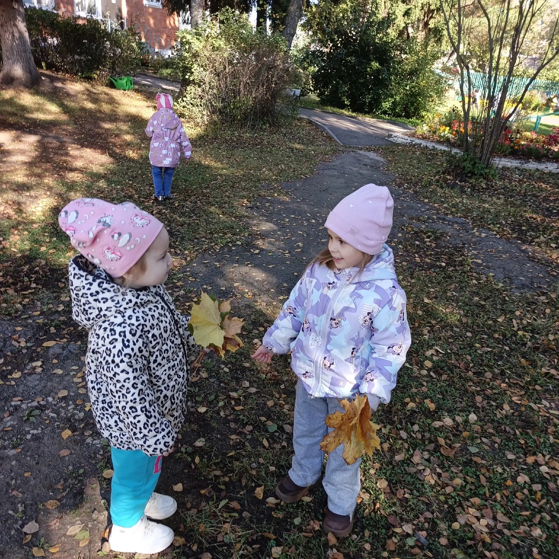 Пусть эти выходные будут по-настоящему золотыми! ☀️🍂