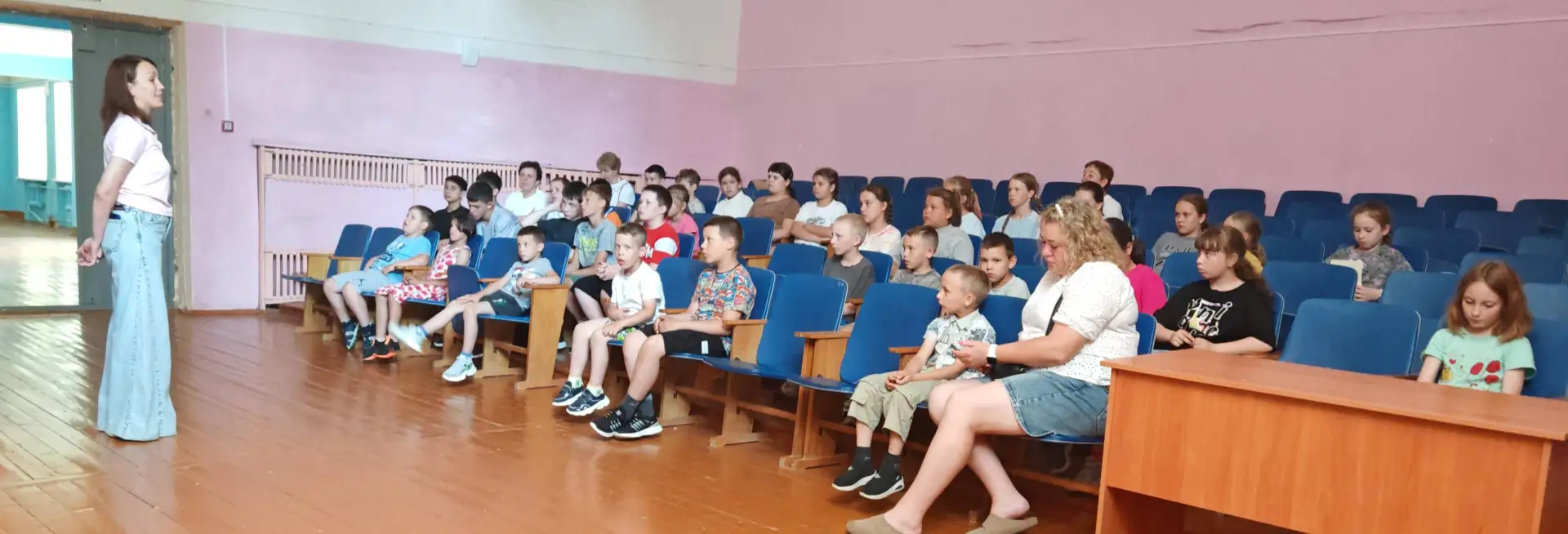 Встреча с успешным выпускником в Становской школе 🏫✨

Сегодня в стенах Становской школы прошла тёпл