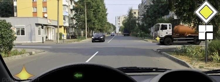 Вы намерены развернуться. Кому Вам необходимо уступить дорогу?

1. Только грузовому автомобилю.
2. Т