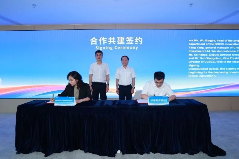 🤍Китай запускает платформу «BRICS Global Express» для выхода компаний на рынки БРИКС

В Сямэне (про