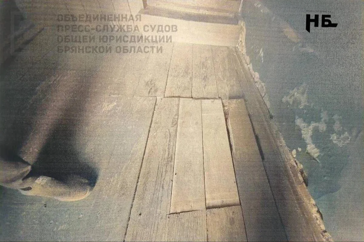 🤯В Локте 12-летний ребенок провалился под пол в подъезде — с управляющей компании взыскали 500 тыся