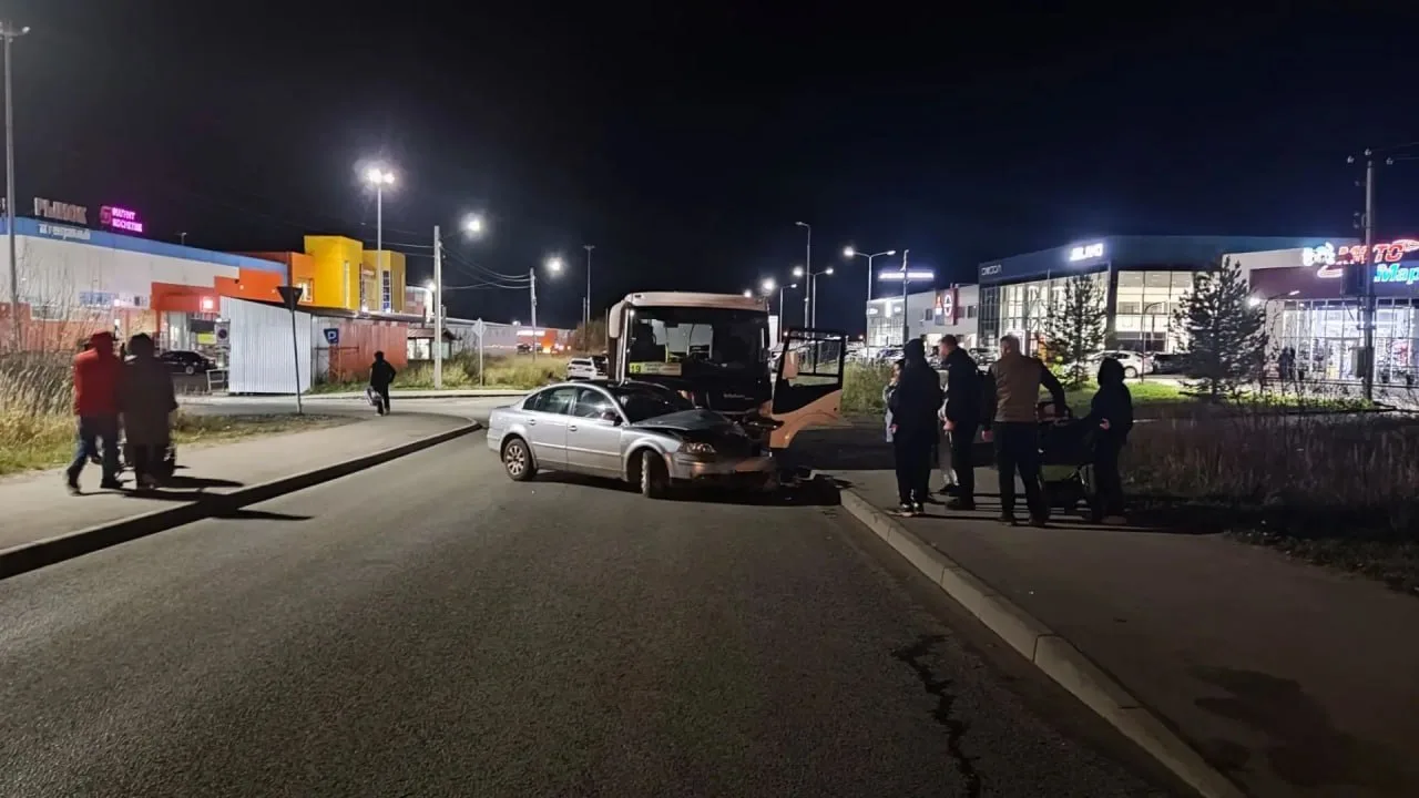 Водитель автобуса номер 19 устроил ДТП под воздействием психоактивных веществ. В момент...