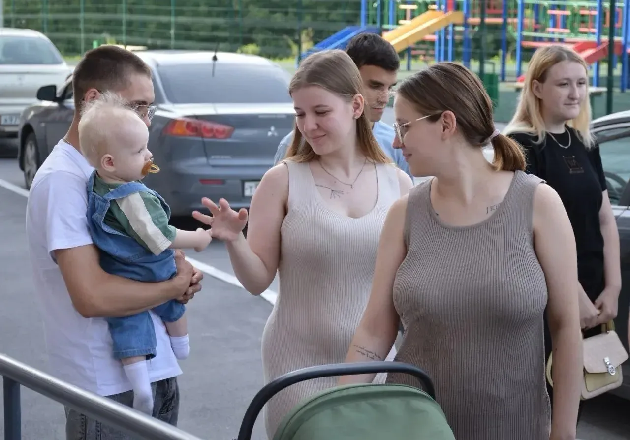 Из роддома - в новую квартиру: Екатерина Шаньшина из Керамкомбината Искитимского района...