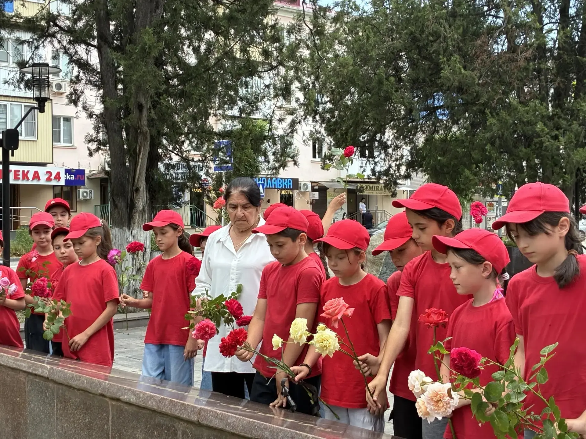 Сегодня наш лагерь "Радуга" принял участие в памятном мероприятии, приуроченном к 85-й ...