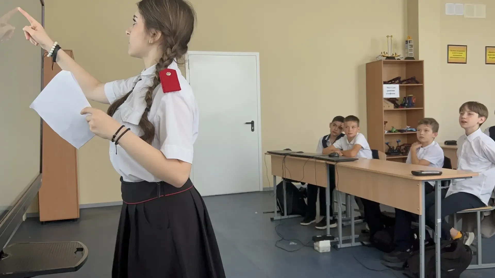 Сегодня в нашей школе, в честь Дня учителя, ученики 9-х и 10-х классов провели празднич...