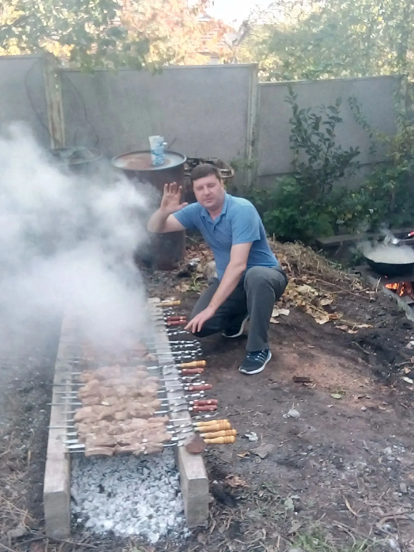 Здравствуйте, дорогие друзья и не менее дорогие родственники!