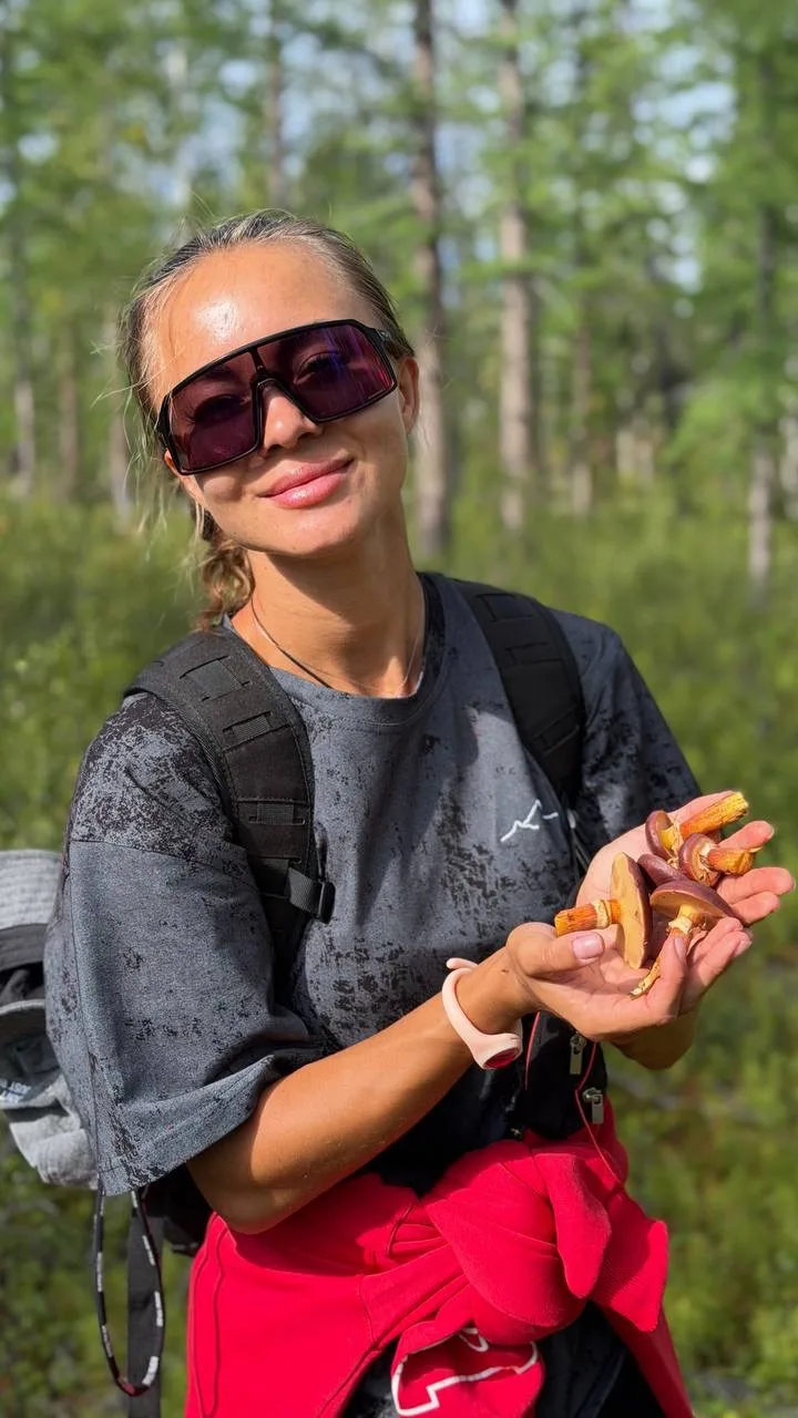 Немножко атмосферы 😍 рыбалка, ягоды, грибы, песни под гитару и никого вокруг!