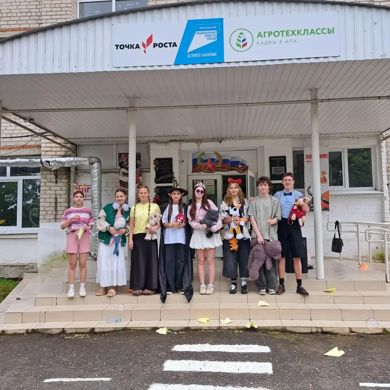 🌸Сегодня в МКОУ СОШ № 5 прошел незабываемый День детства для наших выпускников! 🍼 🍭 

🍬🧸 Ребята