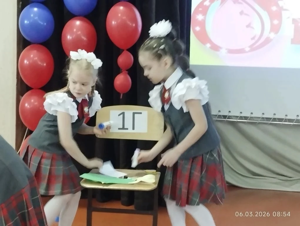 ✨💐 Праздник весны и красоты для девочек на параллели первых классов прошёл в актовом зале нашей школ