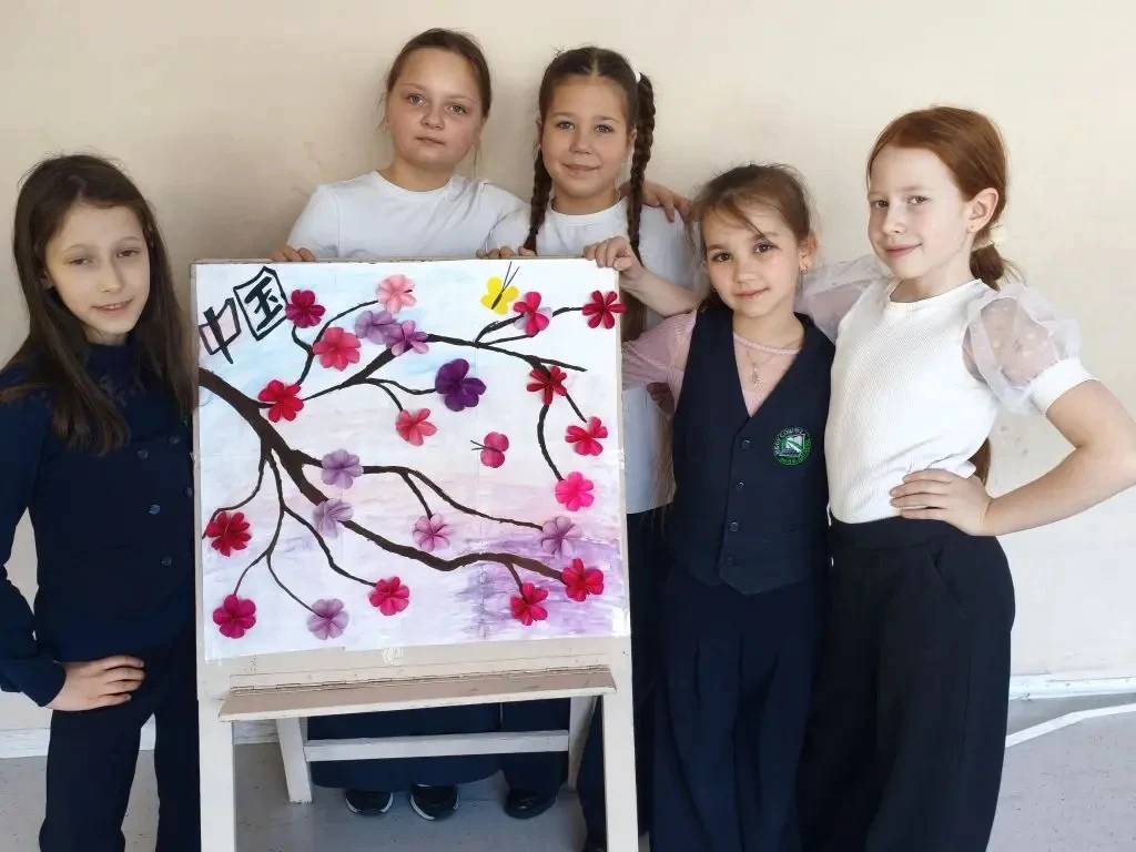 🌺🇨🇳 В рамках проекта «Орлята России» в треке «Орлёнок-мастер» в нашей школе прошли занятия, посвящён