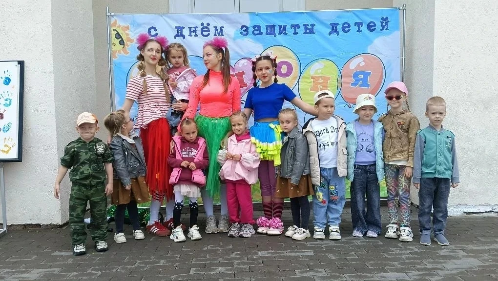 1 июня в сельском доме культуры посёлка Рассвет прошёл праздник «Сказочное детство» для...