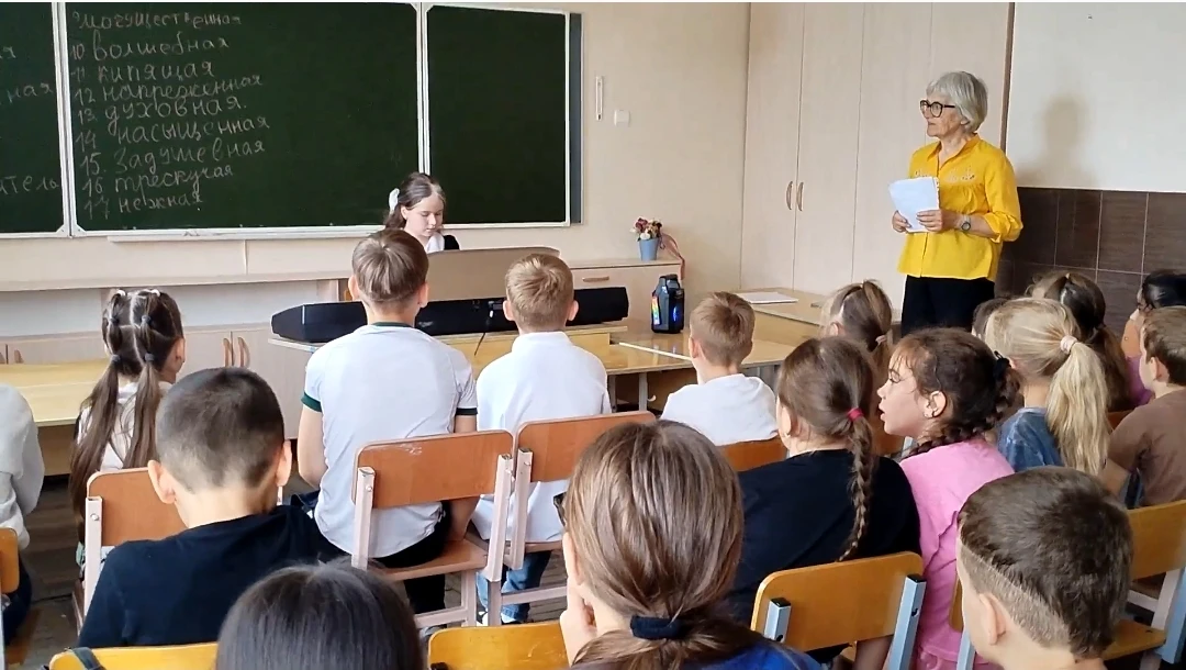 Учащиеся детской музыкальной школы №2 города Кропоткина провели концерт «Маленькие меломаны путешест