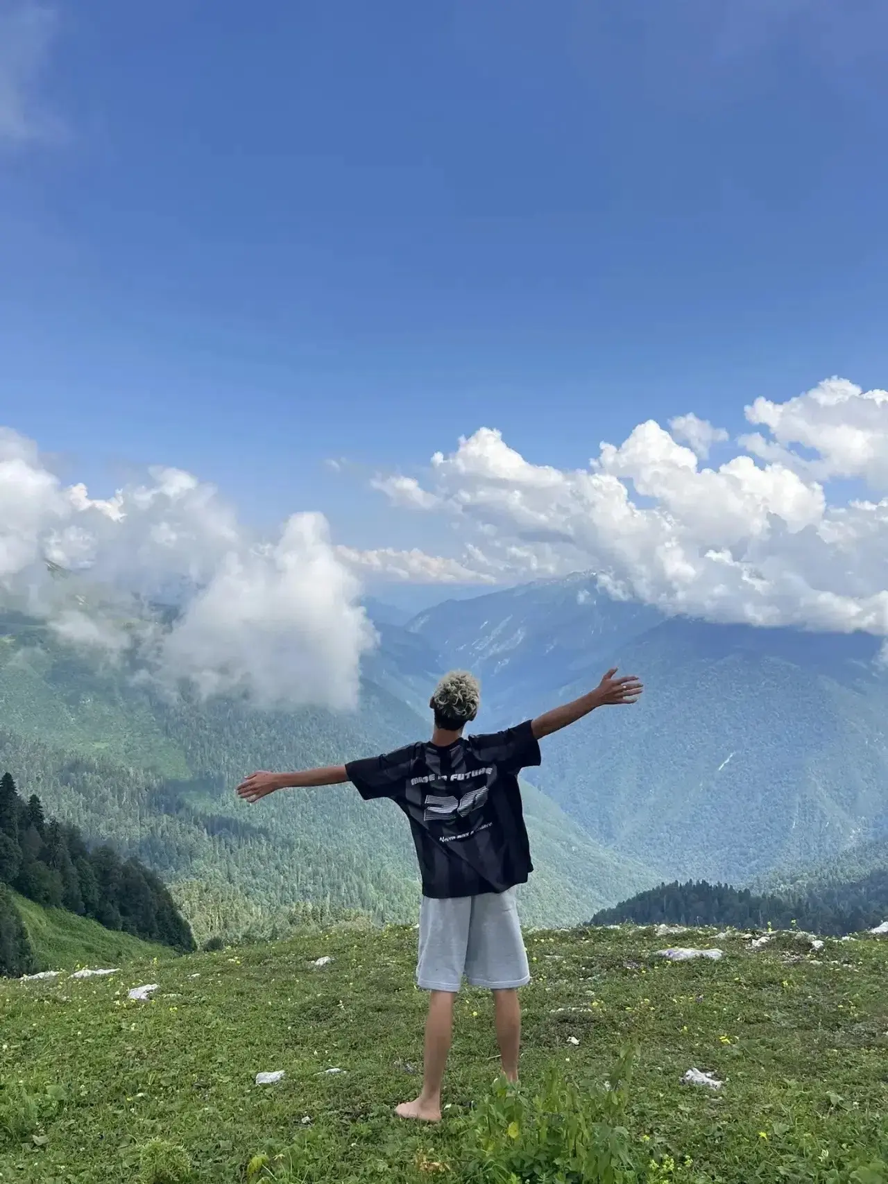 Вот оно какое наше лето 🌞: Арсений и Абхазия: выше гор могут быть только ⛰️ горы ⛰️ну, или Арсений 
