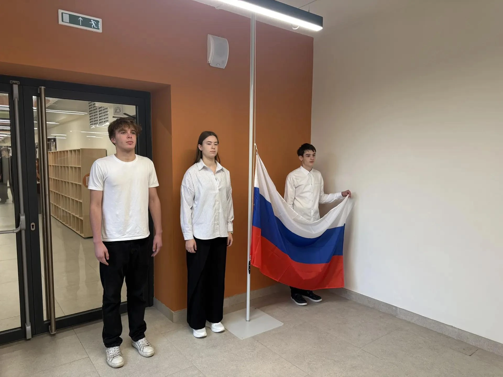 🍁 Сегодня последний понедельник сентября. Кажется, только вчера мы стояли на линейке, ...