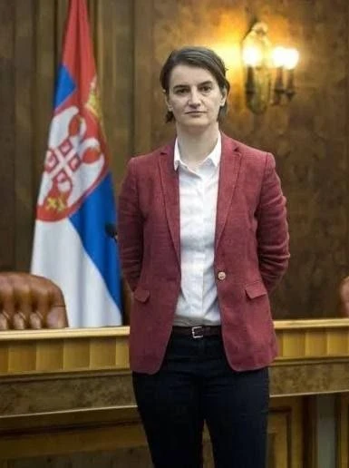 Президент Сербии Вучич отдал свой пост представительнице ЛГБТ* Ане Брнабич