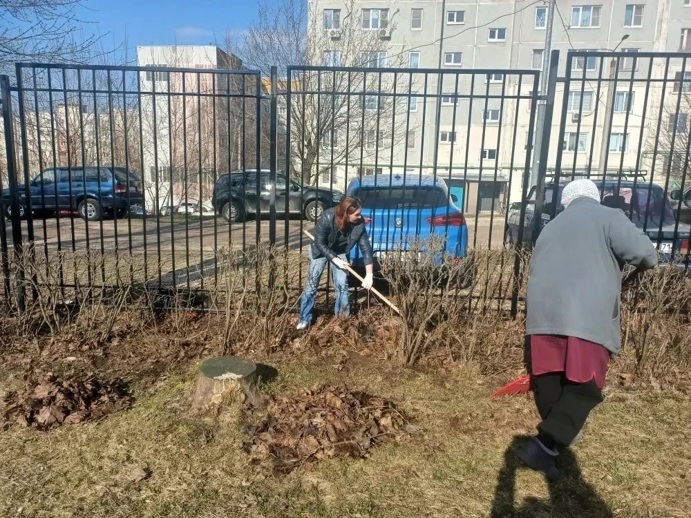 💥 Сегодня коллектив нашего Центра образования с энтузиазмом присоединился к Месячнику чистоты, объяв