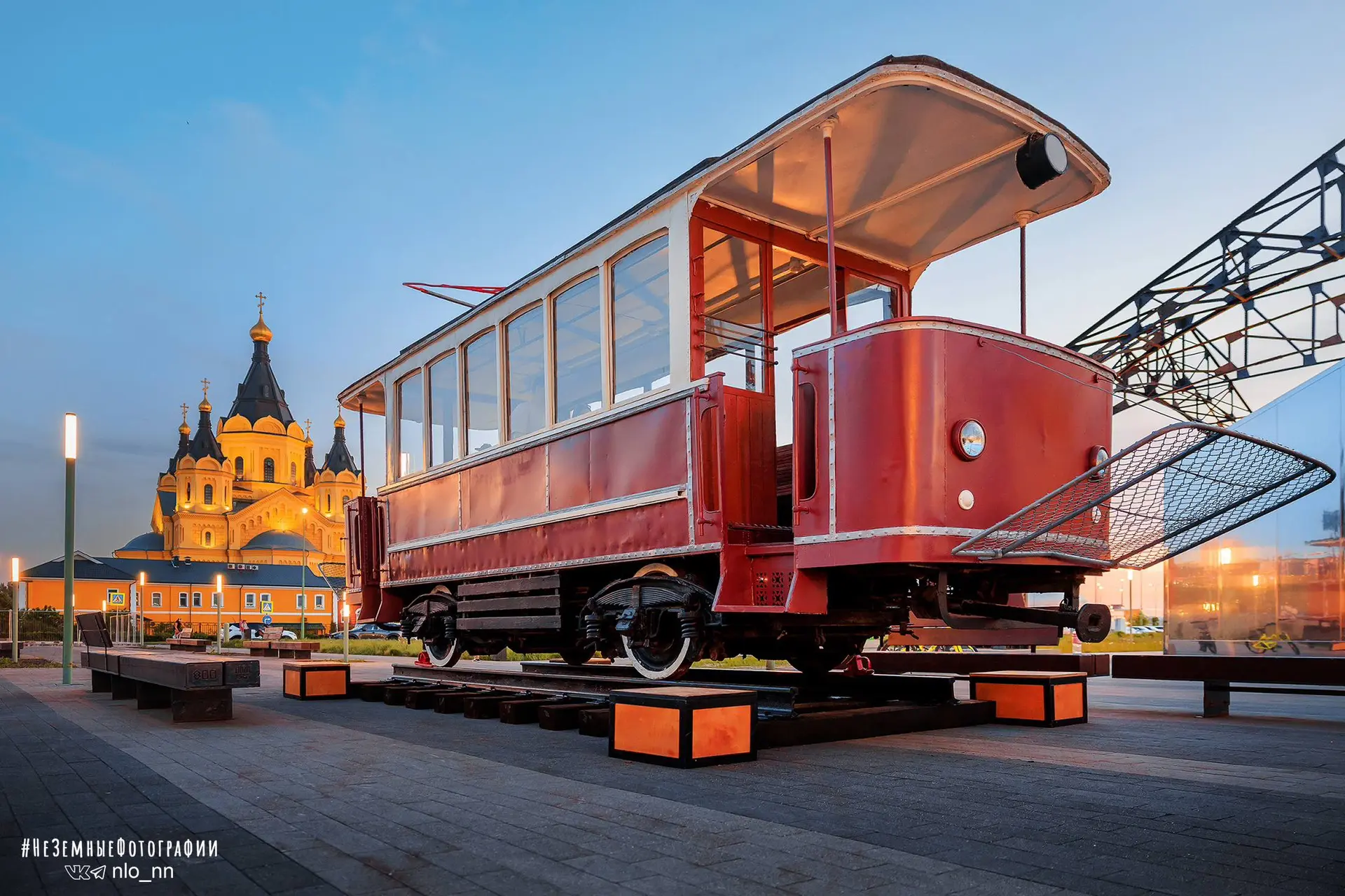 🚋 Рассматриваем трамвай «Эрликон» на Стрелке. И да, в него можно зайти внутрь 👀  Именно такие вагоны