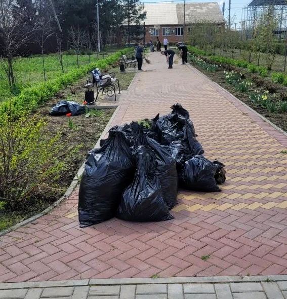 Сегодня, 18 апреля, Общеобластной субботник. Октябрьский район уже в деле!  С утра наводится порядок