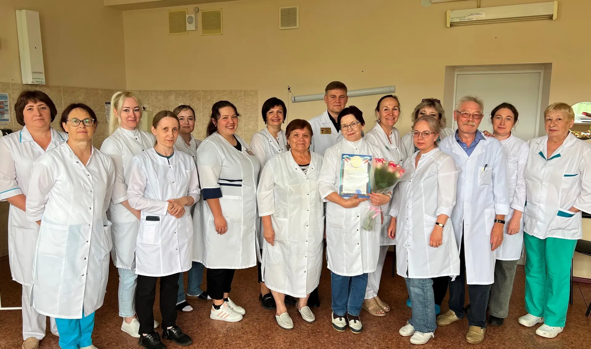 Сегодня у нас одновременно радостный и немного грустный день. Мы провожаем на заслуженн...