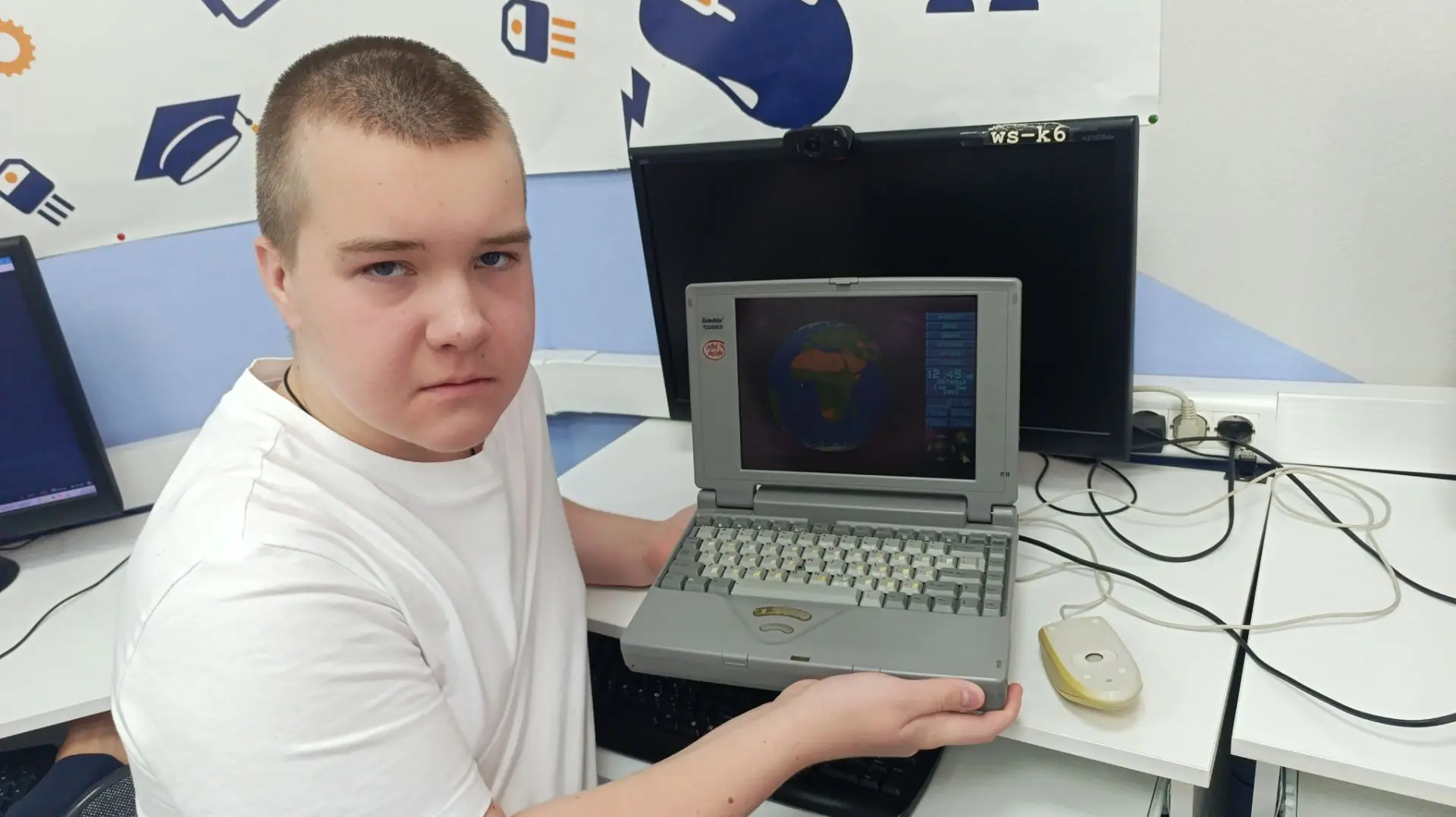 Обычно современные дети просят на день рождения последние модели ноутбуков с видеокартами.
