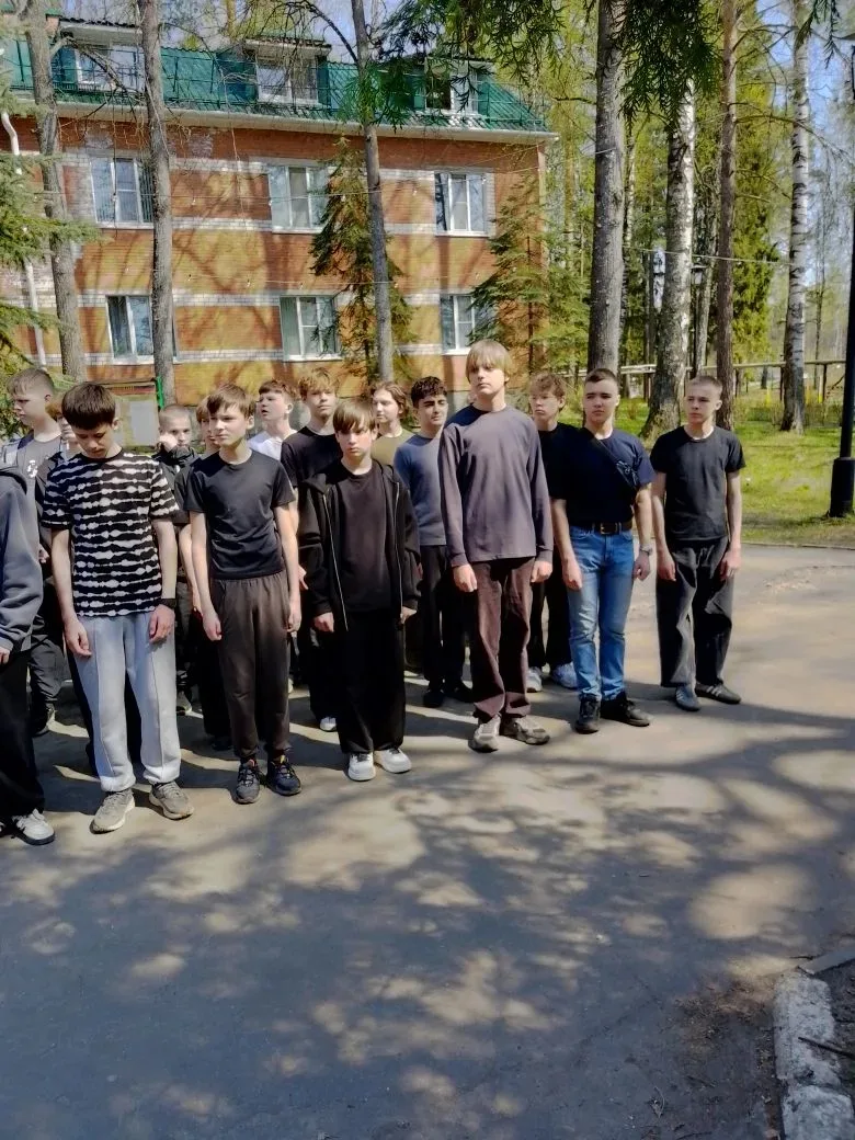 ⭐Будни идут, а наши восьмиклассники в  военно-патриотическом центре Авангард. ☝️  🇷🇺 Ребята познаком