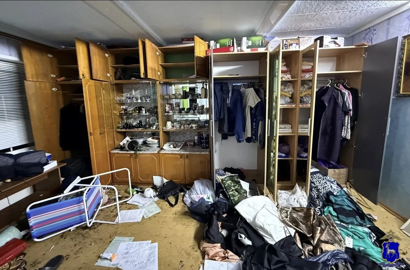 ⚡️ Пока одни избивали пенсионеров, другой ждал в такси: в Самарской области полицейские...