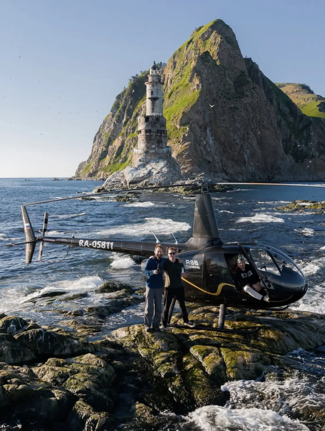 🚁Вертолёт впервые сел у маяка Анива🔥

Популярный новосибирский блогер, фотограф и путешественник В