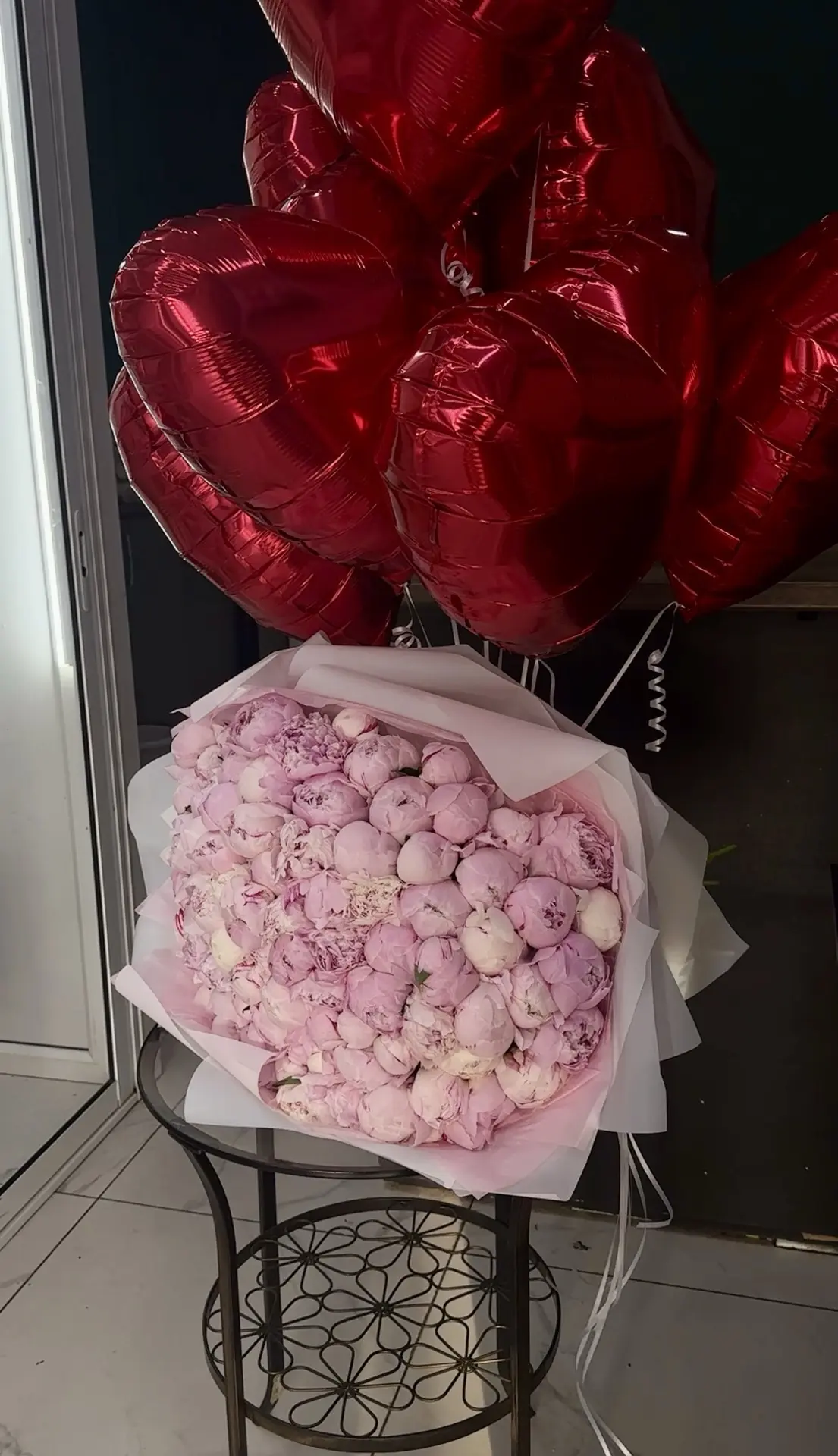 Сегодня в рассылке в ВК  данный букет из 101 крупного пиона Сары Бернар по акции 24’990 рублей, я об