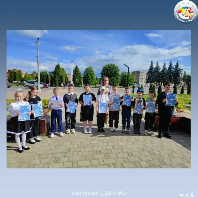 ✨На торжественной линейке отделения декоративно-прикладного искусства преподаватель Кир...