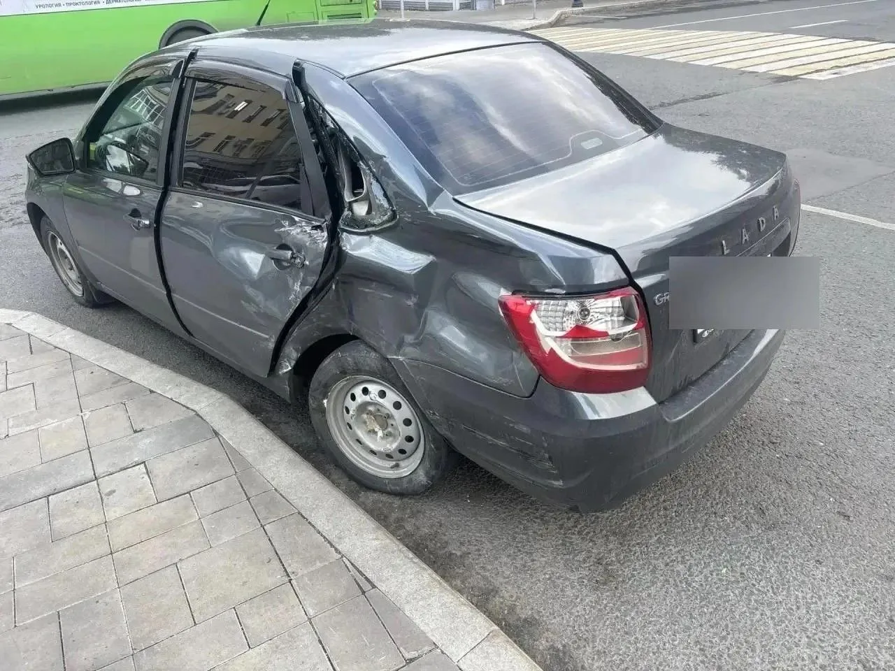 Из-за аварии с автобусом госпитализировали 78-летнюю оренбурженку 😳